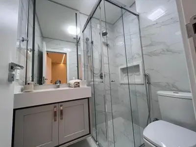 Uma casa de banho em TÉRREO EXCLUSIVO À BEIRA MAR E 3 SUÍTES , Apt 101 Mariscal