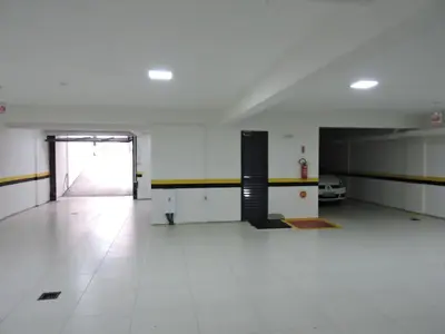 A planta de Apart de luxo 3 suites 2 vagas de garagem e quadra do mar