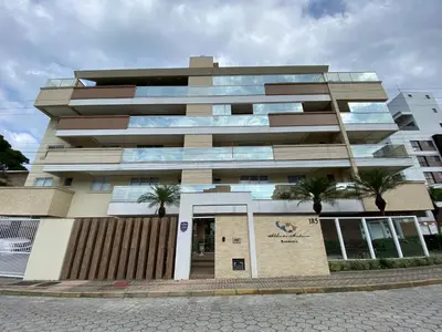 A planta de Apartamento a 150m da praia de Bombas