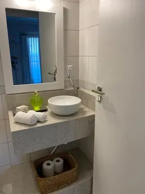 Uma casa de banho em Apto Praia Mariscal
