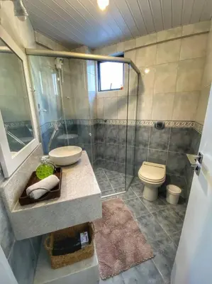 Uma casa de banho em Apto Praia Mariscal