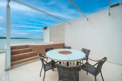 Uma varanda ou terraço em Linda Cobertura Praia de Lagoinha