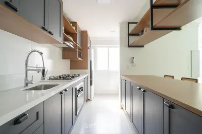 A cozinha ou kitchenette de Apto vista mar 2Q prox praia Itapema SEM501