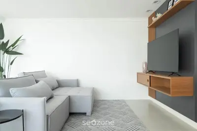 Uma televisão e/ou sistema de entretenimento em Apto vista mar 2Q prox praia Itapema SEM501