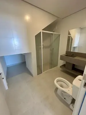 Uma casa de banho em ANSNEGOCIOS APTO DUPLEX PRAIA MARISCAL 302 Bayside