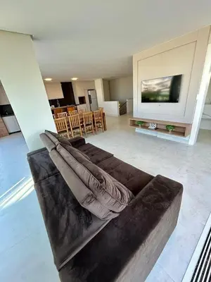 Uma televisão e/ou sistema de entretenimento em ANSNEGOCIOS APTO DUPLEX PRAIA MARISCAL 302 Bayside