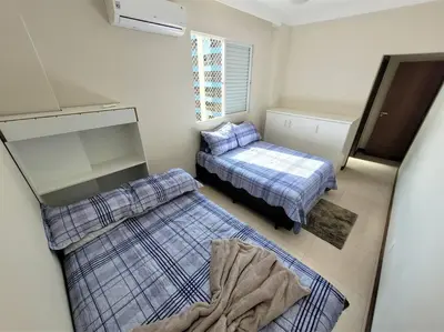 Uma cama ou camas num quarto em 3 suítes grandes, 4 garagens, Vista mar, ótima localização a 2 minutos do mar em Meia Praia - Itapema
