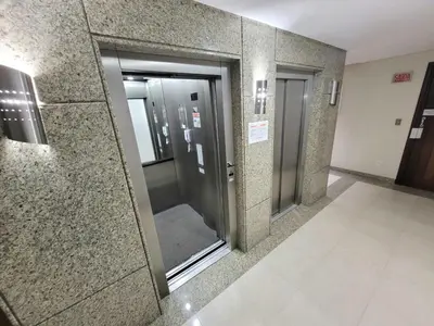A planta de 3 suítes grandes, 4 garagens, Vista mar, ótima localização a 2 minutos do mar em Meia Praia - Itapema