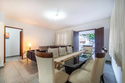 Uma área de estar em Aluguel Casa 3 Quartos para 8 Pessoas Bombas/SC