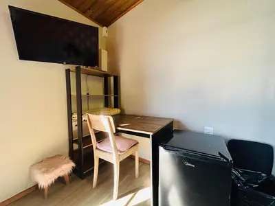 Uma televisão e/ou sistema de entretenimento em Praia de Palmas- Suíte 02