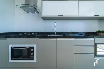 A cozinha ou kitchenette de Cobertura Espaçosa com Piscina Exclusiva