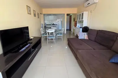 Uma televisão e/ou sistema de entretenimento em Res Mariscal em Bombinhas