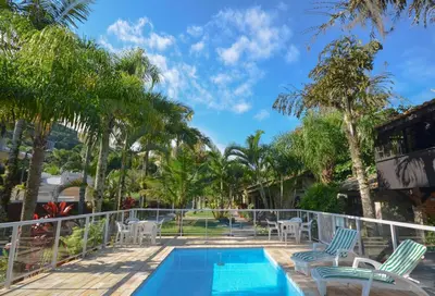 A piscina em ou perto de Chalés do Holandês Eco Pousada