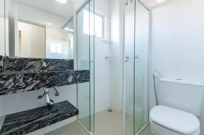 Uma casa de banho em Excelente Apartamento a 290m da Praia de Bombinhas