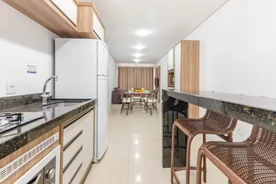 A cozinha ou kitchenette de Ótima Localização a 290m da Praia de Bombinhas