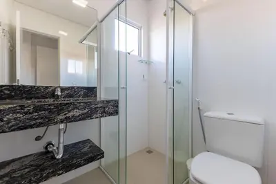 Uma casa de banho em Ótima Localização a 290m da Praia de Bombinhas