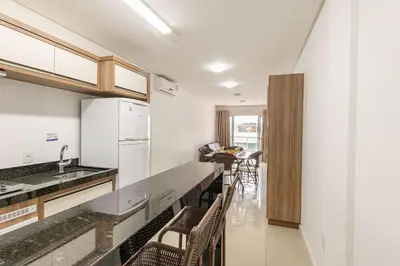 A cozinha ou kitchenette de Ótima Localização a 290m da Praia de Bombinhas