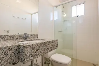 Uma casa de banho em Excelente Localização a 200m da Praia de Bombinhas