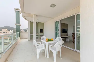 Uma varanda ou terraço em Excelente Localização a 200m da Praia de Bombinhas