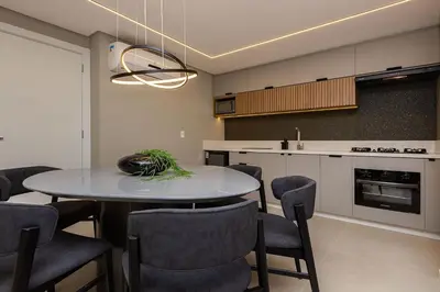 A planta de Caraíbas 202 – Lindíssimo Apartamento em Canto Grande, a 120 Metros do Mar - Piscina térreo.