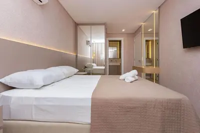 A planta de Caraíbas 201 – Lindíssimo Apartamento em Canto Grande, a 120 Metros do Mar - Piscina térreo.
