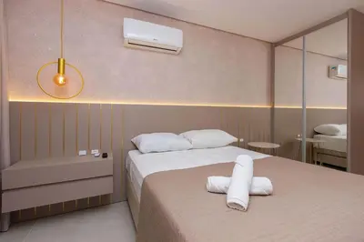 A planta de Caraíbas 201 – Lindíssimo Apartamento em Canto Grande, a 120 Metros do Mar - Piscina térreo.