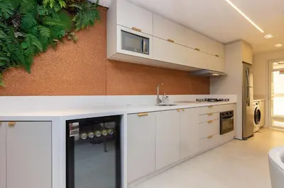 A planta de Caraíbas 201 – Lindíssimo Apartamento em Canto Grande, a 120 Metros do Mar - Piscina térreo.