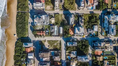 A planta de Caraíbas 201 – Lindíssimo Apartamento em Canto Grande, a 120 Metros do Mar - Piscina térreo.