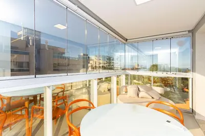 A planta de Caraíbas 201 – Lindíssimo Apartamento em Canto Grande, a 120 Metros do Mar - Piscina térreo.