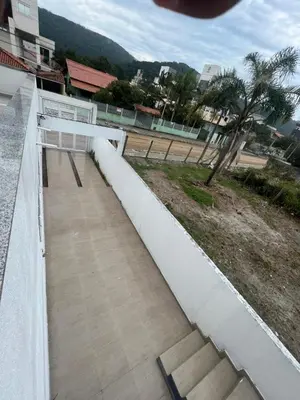 Uma vista geral da montanha ou uma vista da montanha a partir do apartamento