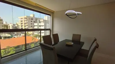 Uma área de estar em Departamento en Bombhinas