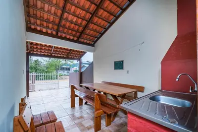 A planta de Casa a 2 quadras da Praia de Zimbros RW2724