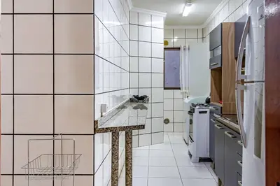 A cozinha ou kitchenette de Com garagem a 2 quadras do mar MM9040