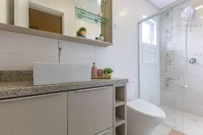 Uma casa de banho em Agradável Apartamento a Poucos Minutos da Praia
