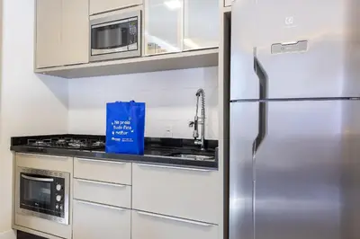 A cozinha ou kitchenette de Agradável Apartamento a Poucos Minutos da Praia