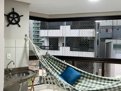 Uma área de estar em Vista mar e próximo ao pier - Apto a 60m do mar