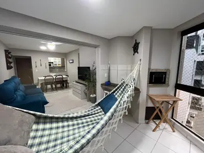 Uma televisão e/ou sistema de entretenimento em Vista mar e próximo ao pier - Apto a 60m do mar