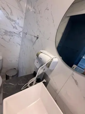 Uma casa de banho em Loft proximo a diversas praias