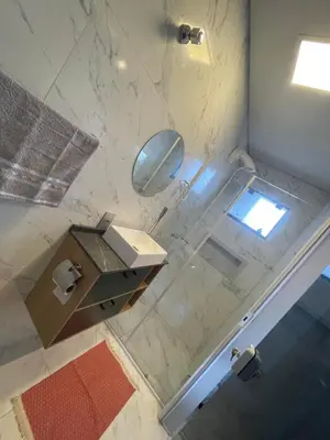 Uma casa de banho em Loft proximo a diversas praias