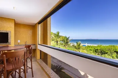 A planta de Ilha do Mel 102 – Lindo apartamento com Vista Panorâmica para o Mar em Quatro Ilhas, com Roupa de Cama e Toalhas Inclusas.