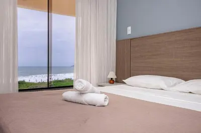 A planta de Ilha do Mel 102 – Lindo apartamento com Vista Panorâmica para o Mar em Quatro Ilhas, com Roupa de Cama e Toalhas Inclusas.