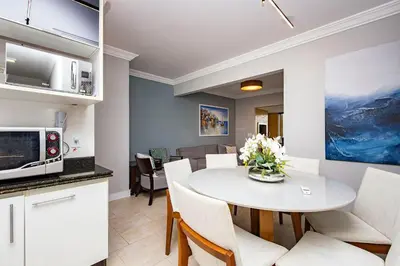 A planta de Ilha do Mel 102 – Lindo apartamento com Vista Panorâmica para o Mar em Quatro Ilhas, com Roupa de Cama e Toalhas Inclusas.