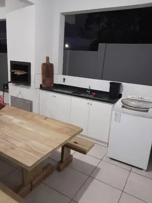 A planta de Casa agradável com piscina e churrasqueira