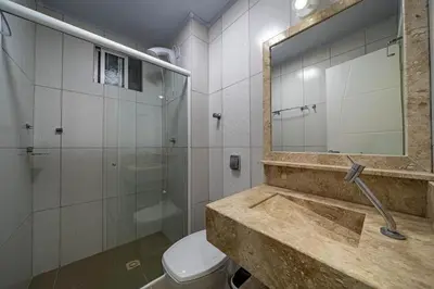 Uma casa de banho em Apto 104 - 6 pessoas - Bombas