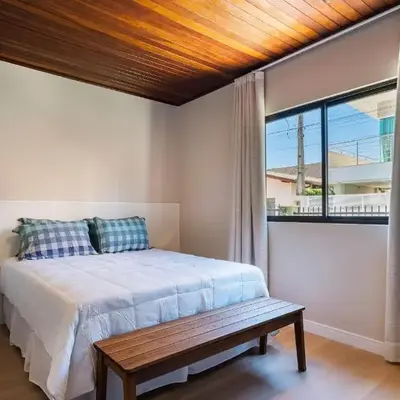 Casa aconchegante com 04 dormitórios