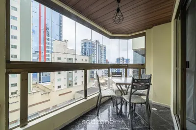 Uma varanda ou terraço em Apto em otima localização em Meia Praia EIO6031