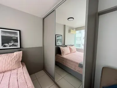 Uma cama ou camas num quarto em Apartamento dos Sonhos - Studio em Prédio a Beira Mar