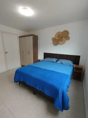 Uma cama ou camas num quarto em Apartamento em palmas gov celso ramos 70 m do mar