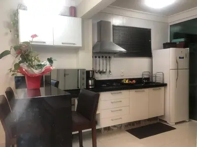 A cozinha ou kitchenette de Apto Summer Beach, ensolarado e aconchegante