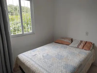Uma cama ou camas num quarto em Ap 01 - 3 pessoas - Passarela de Bombas